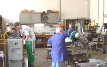 A complete metal shop allows us to manufacture in-house a myriad of metal components