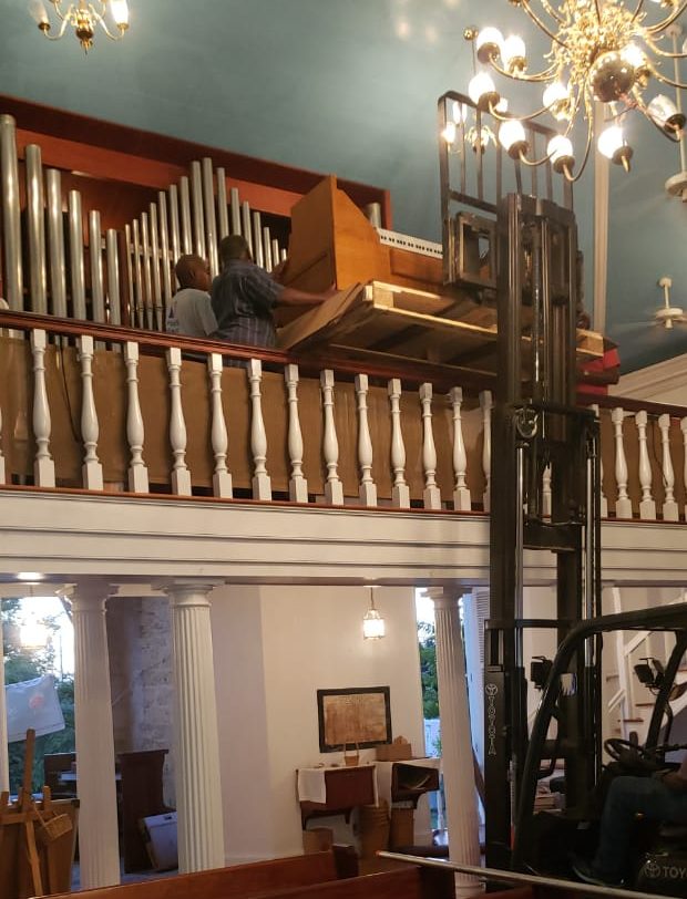 Rodgers organ console going in over the balcony rail